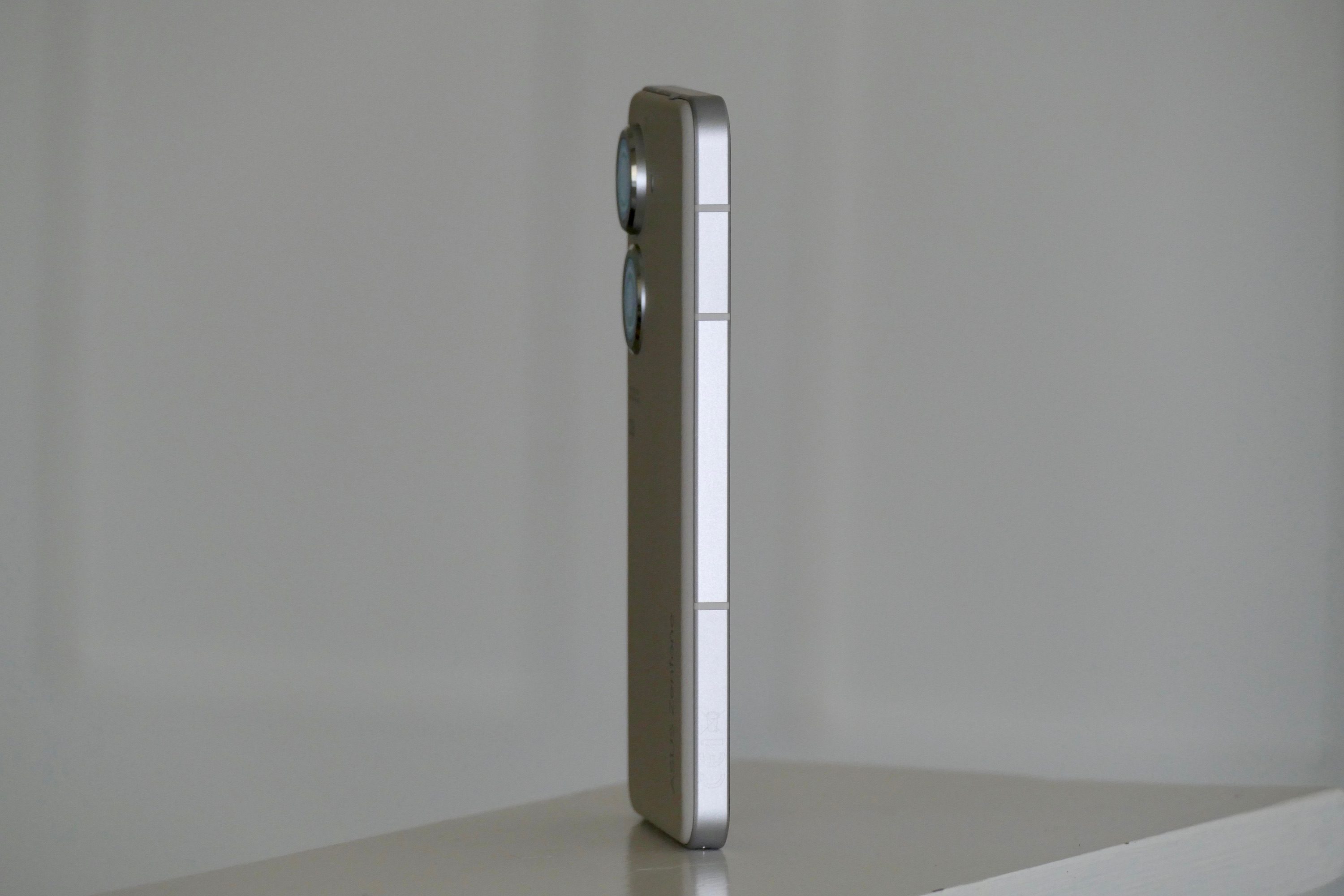 The side of the Asus Zenfone 9.