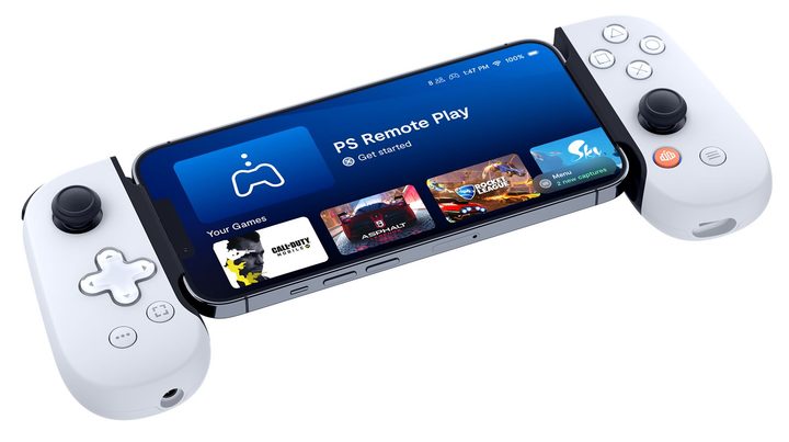 The Backbone One - PlayStation Edition lays down with the PS Remote Play turned on.