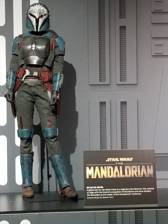 A statue of Bo Katan.