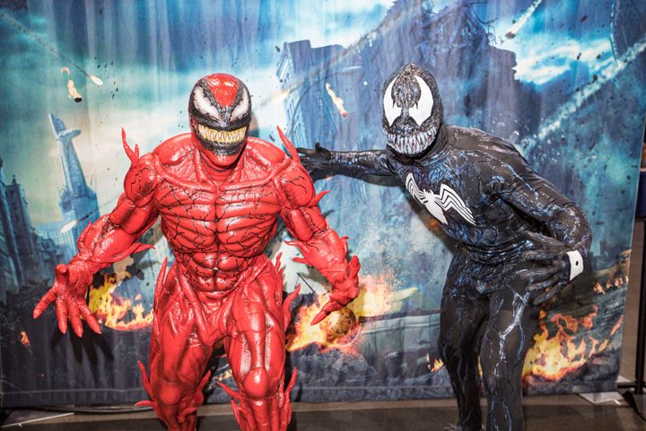 Cosplayers dressed as Venom and Carnage at the 2021 special edition of Comic-Con.
