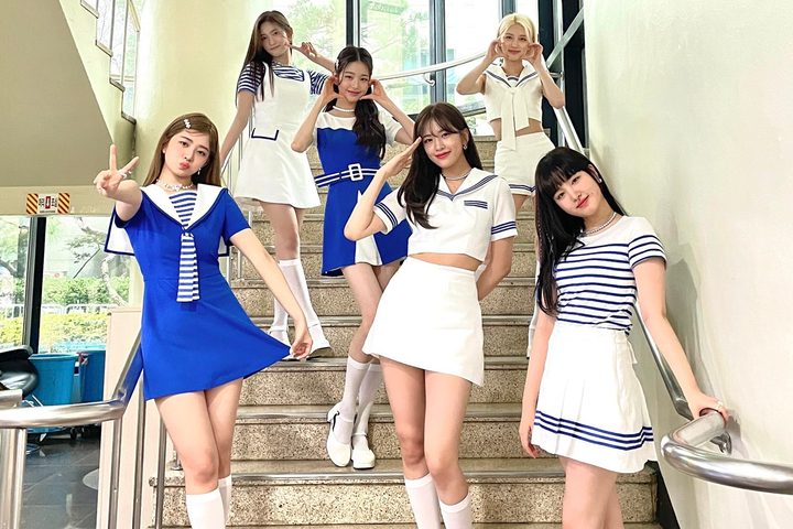 Ive group members standing on a staircase.