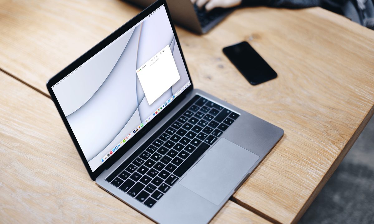 MacBook with a Quick Note in the corner.