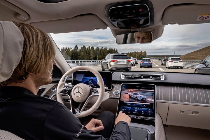 Mercedes-Benz S-Class sedan with Drive Pilot.