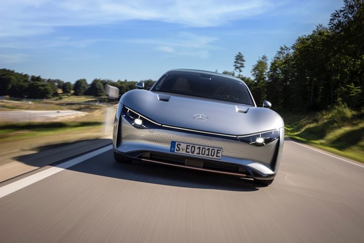 Front view of the Mercedes-Benz Vision EQXX.