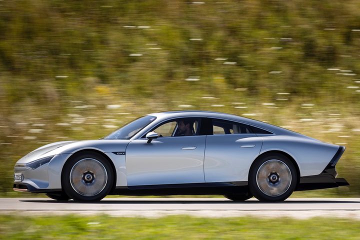 Profile view of the Mercedes-Benz Vision EQXX.