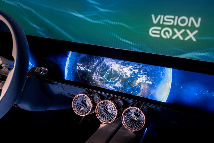 Touchscreen in the Mercedes-Benz Vision EQXX.