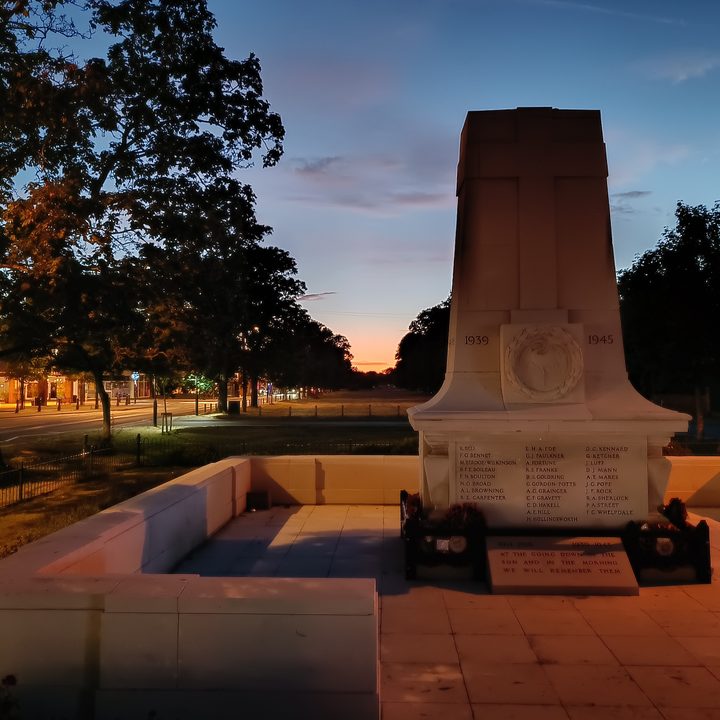 Night mode photo taken with the OnePlus Nord 2T.