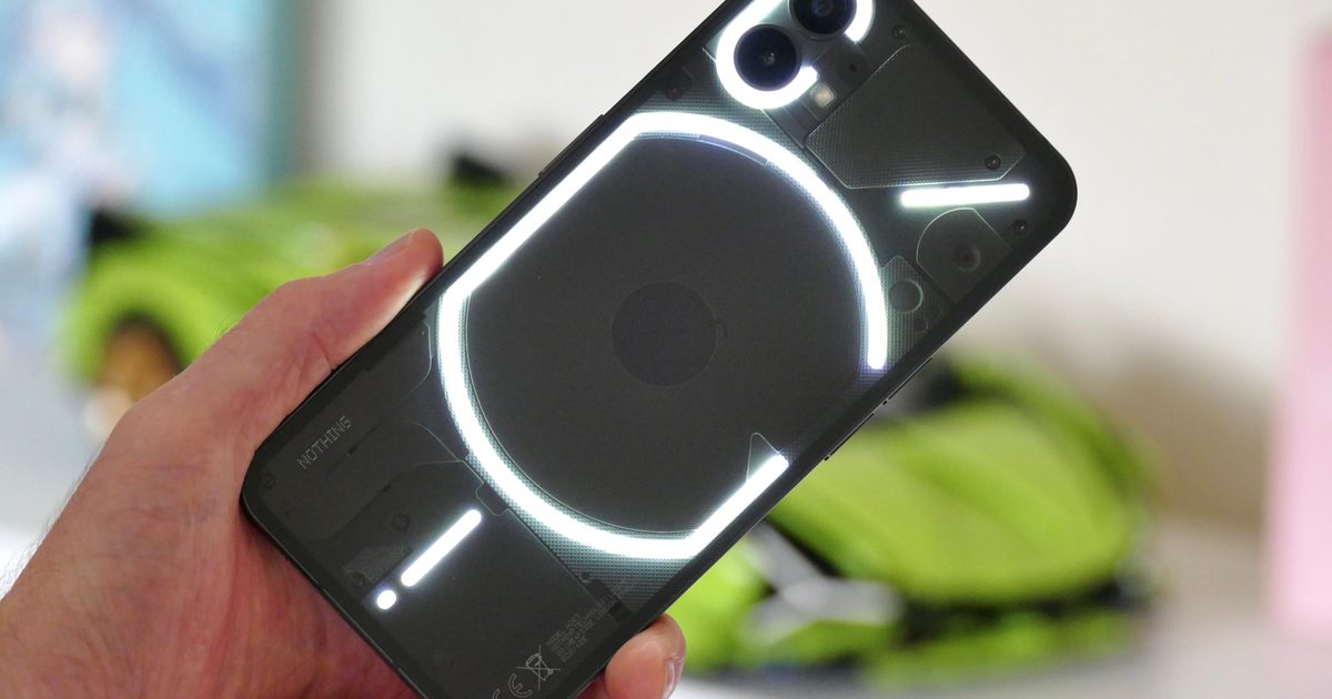 Nothing Phone 1's numerous LEDs counted by YouTuber - Digital Trends