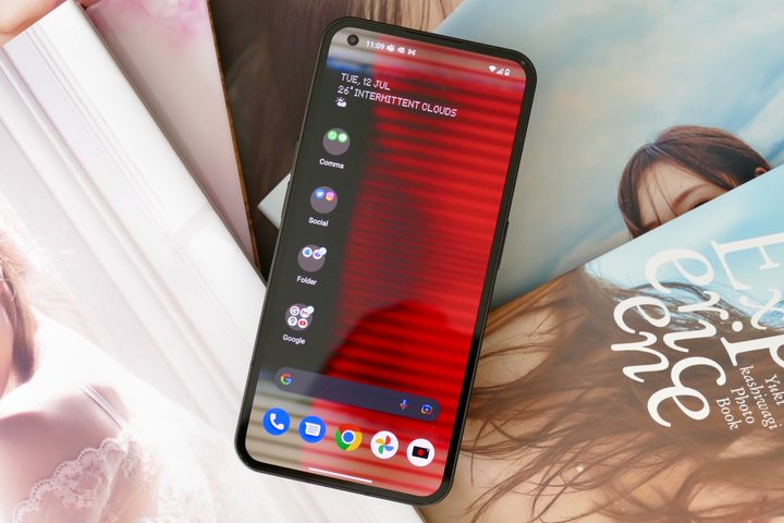 The screen on the Nothing Phone 1.
