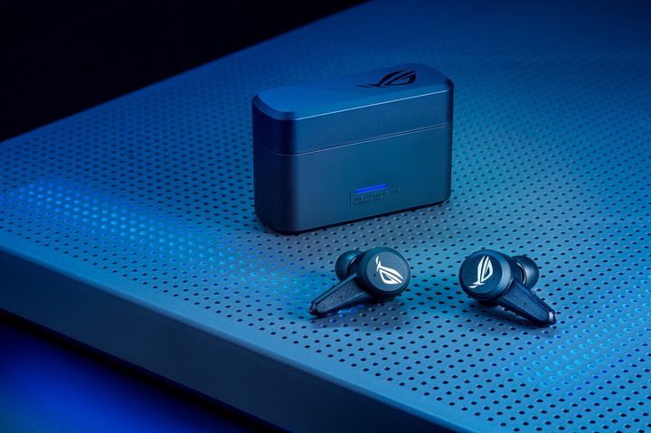 Asus ROG Cetra earbuds with case.