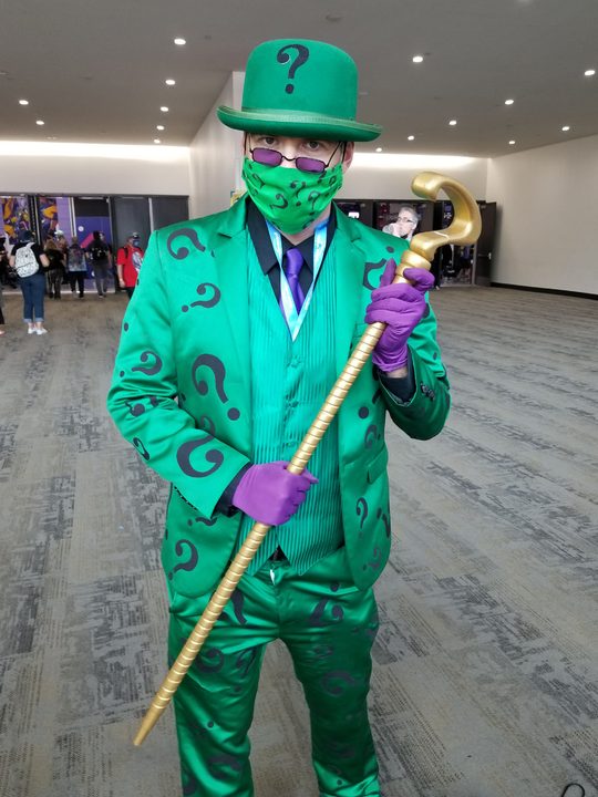 A fan cosplays as Riddler.