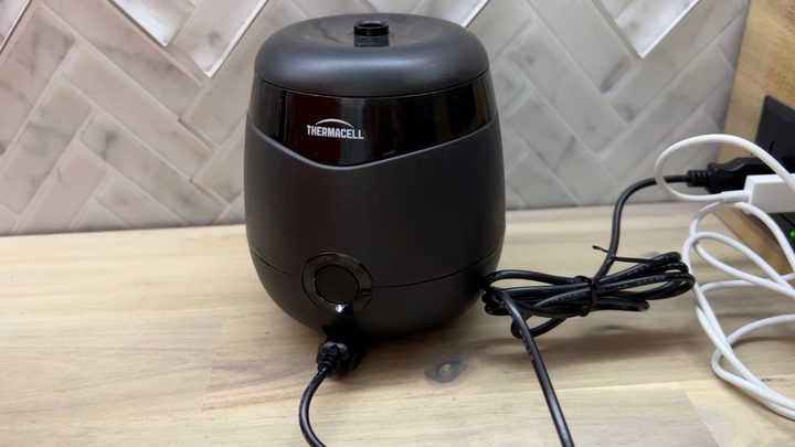 Recharging the Thermacell radius in a kitchen.