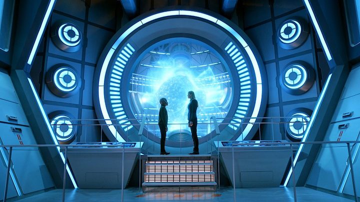 Topa and Commander Grayson in the Orville engine room.