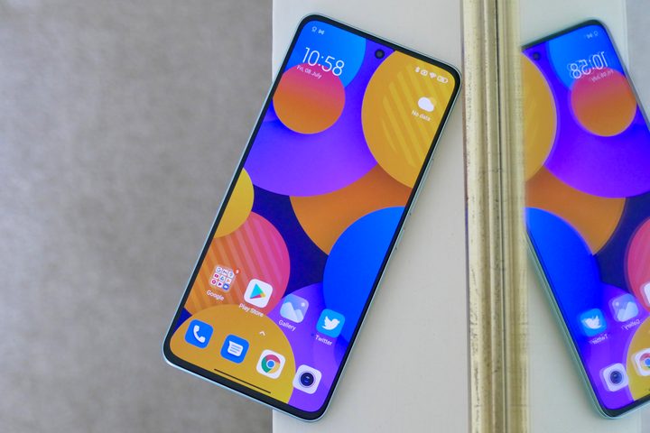 The Xiaomi 12 Lite's screen.
