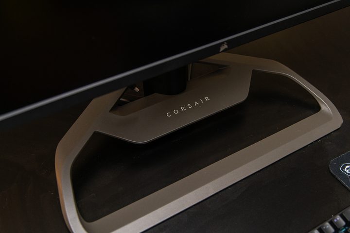 Stand on the Corsair Xeneon 32 monitor.