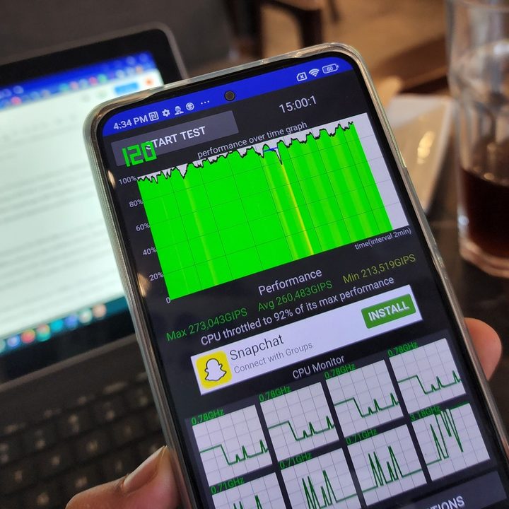A performance test displaying throttling on the Poco F4.