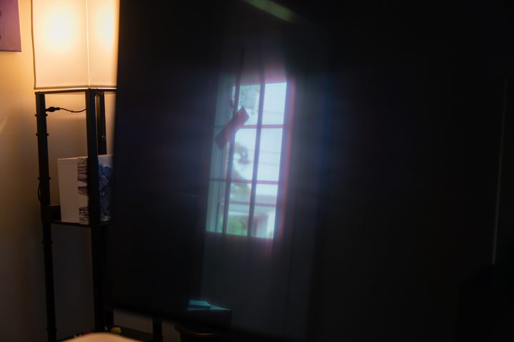 A window glaring on the Dough Spectrum Glossy 4K.