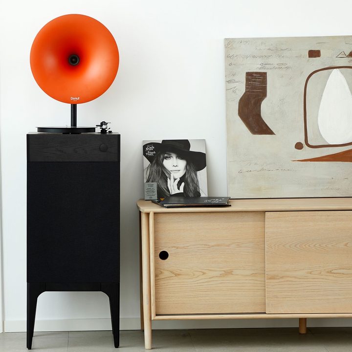 Fennessy Donut i5 Gramophone in orange.