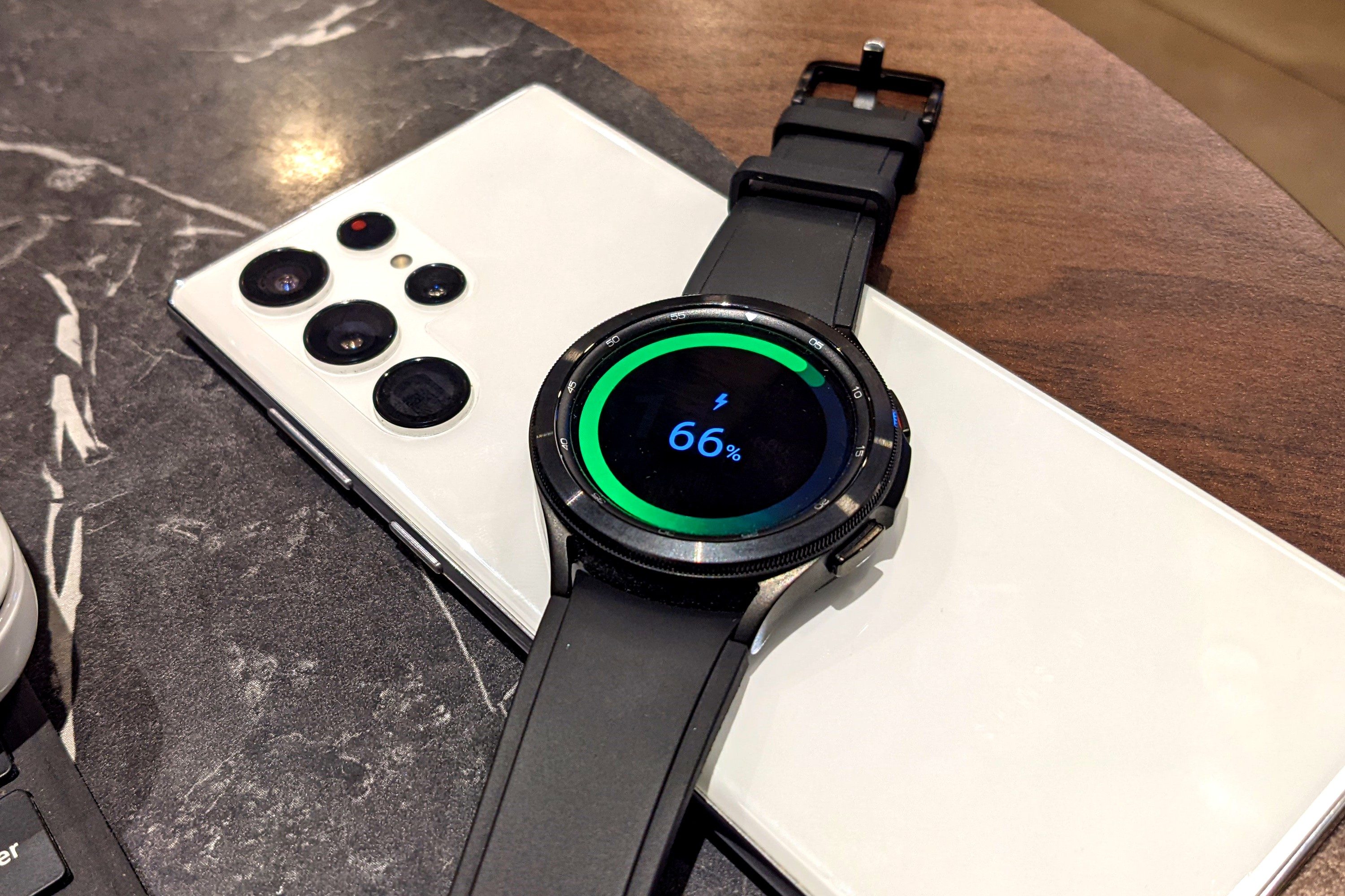 Charging Galaxy Watch 4 with Galaxy S22 Ultra