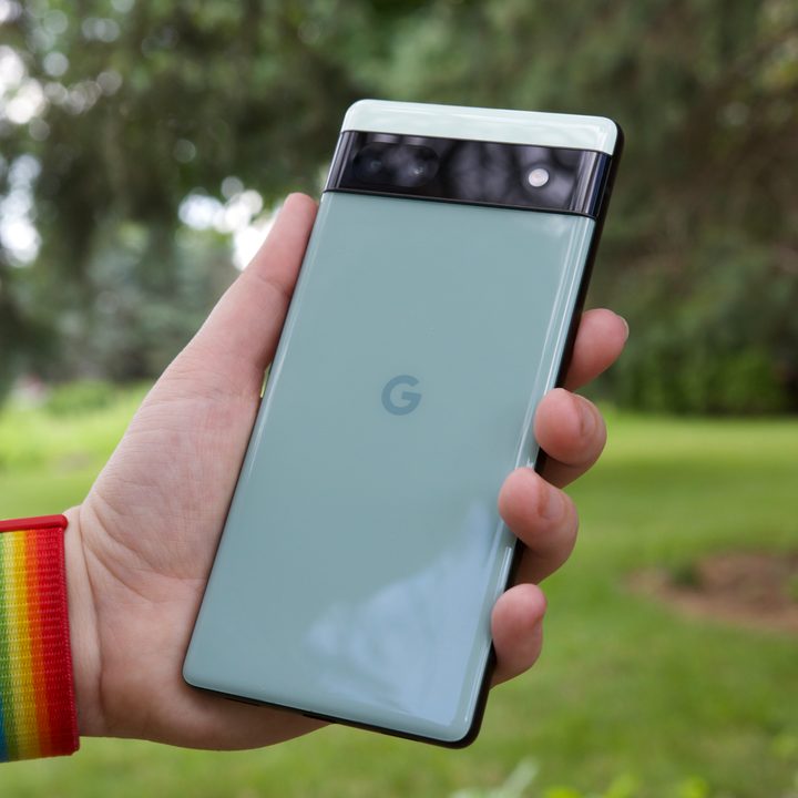 Someone outside holding the Pixel 6a. We see the back of the phone.