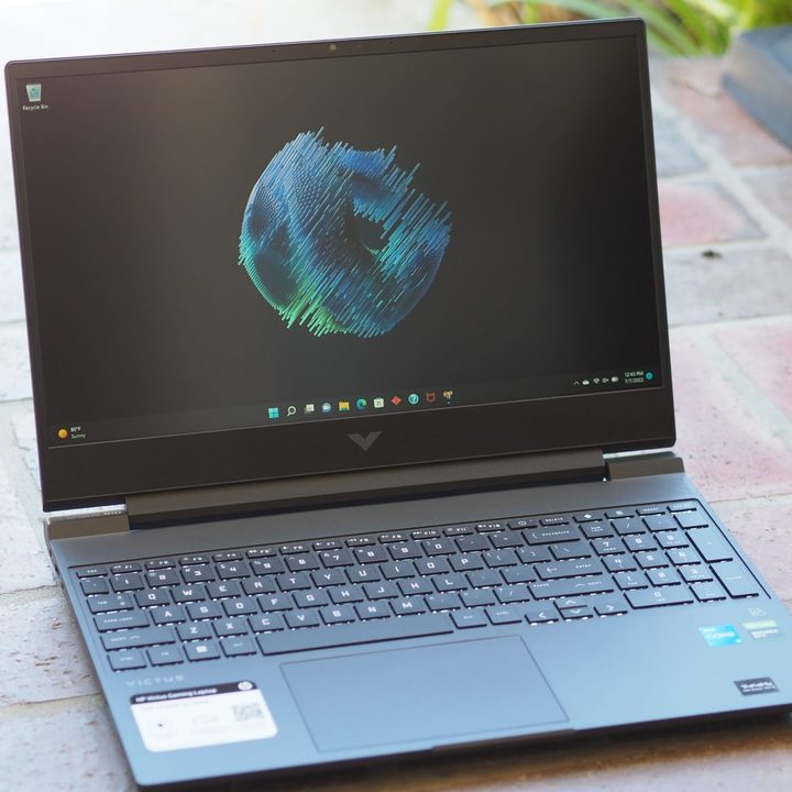 HP Victus 15 front angled view showing display and keyboard deck.