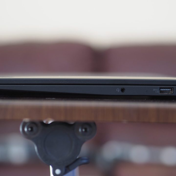 lenovo thinkpad x1 carbon gen 10 review right side