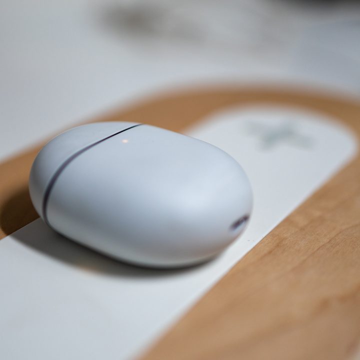Pixel Buds Pro case charging wirelessly.