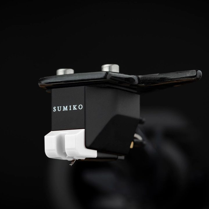 Rainier movine magnet (MM) turntable cartridge.