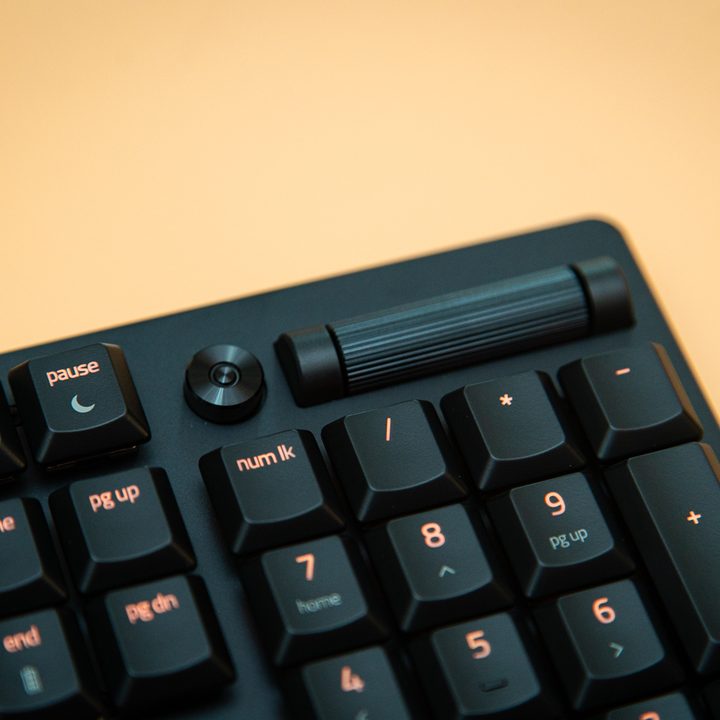 Volume wheel on the Razer DeathStalker V2 keyboard.
