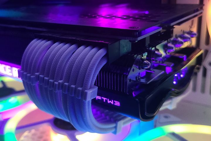 Cable management in the Scarab PC.