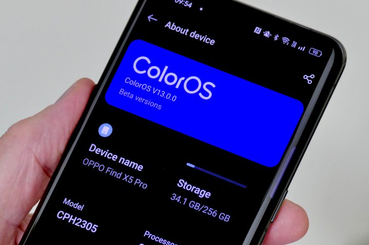 Oppo ColorOS 13's splash page on the Oppo Find X5 Pro.