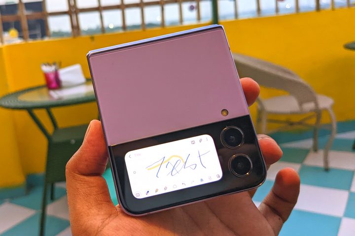 Samsung Galaxy Z Flip 4 with CoverScreen OS and notes