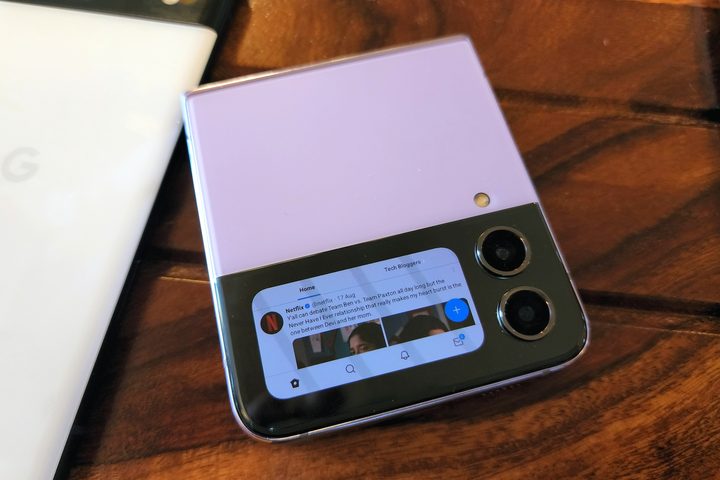 Samsung Galaxy Z Flip 4 with CoverScreen OS and Twitter