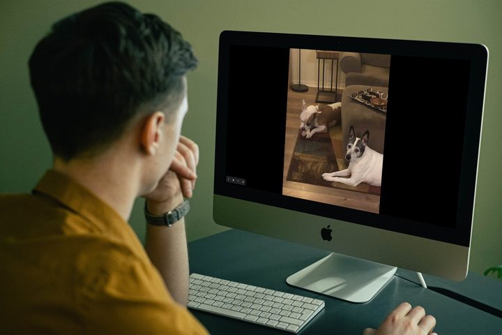 Google Photos slideshow on an iMac.