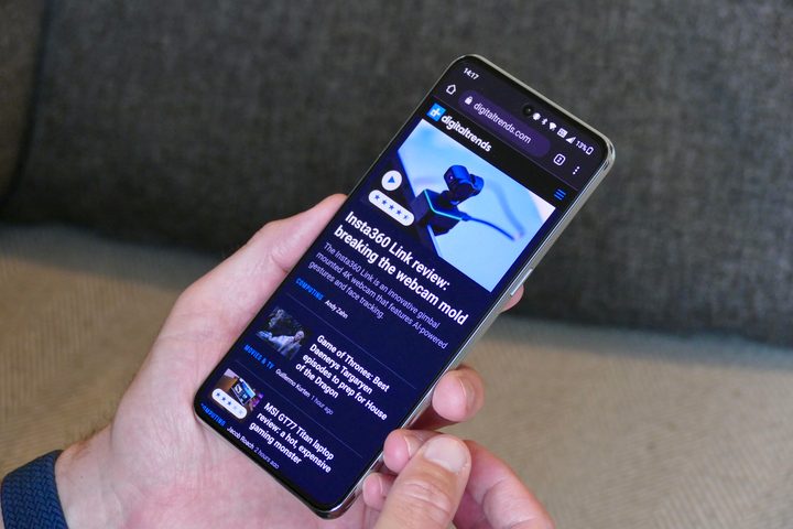 OnePlus 10T showing the Chrome browser.