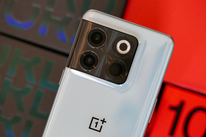 OnePlus 10T camera module.