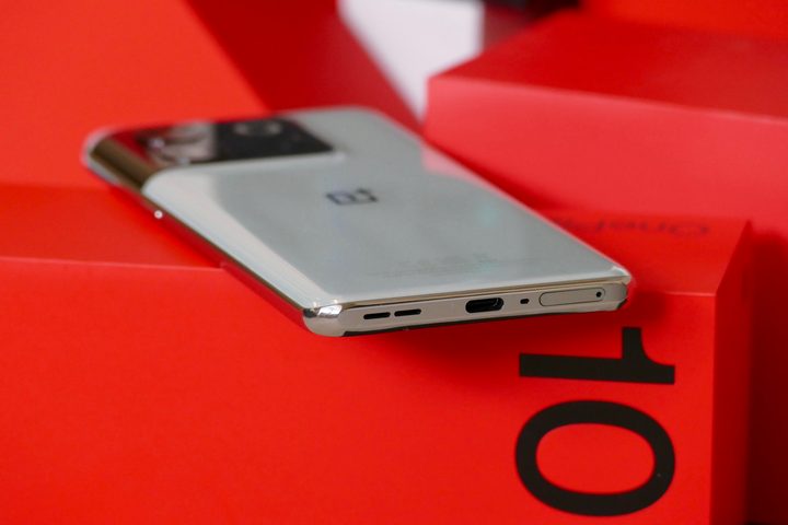 OnePlus 10T charging port.