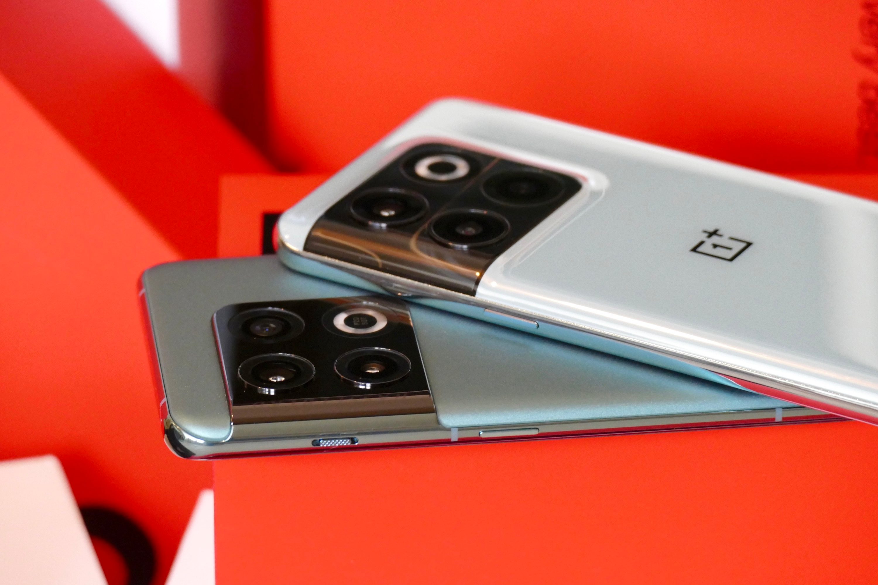 OnePlus 10T with OnePlus 10 Pro Alert Slider.