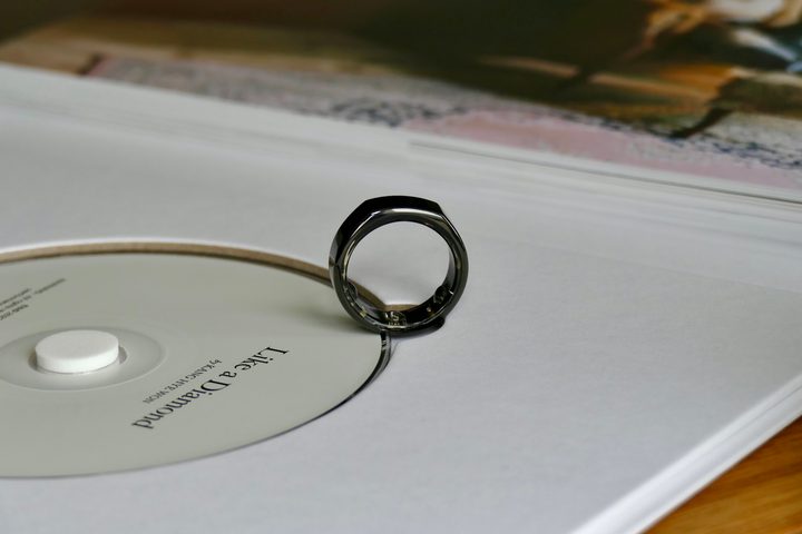 Oura Ring standing up.