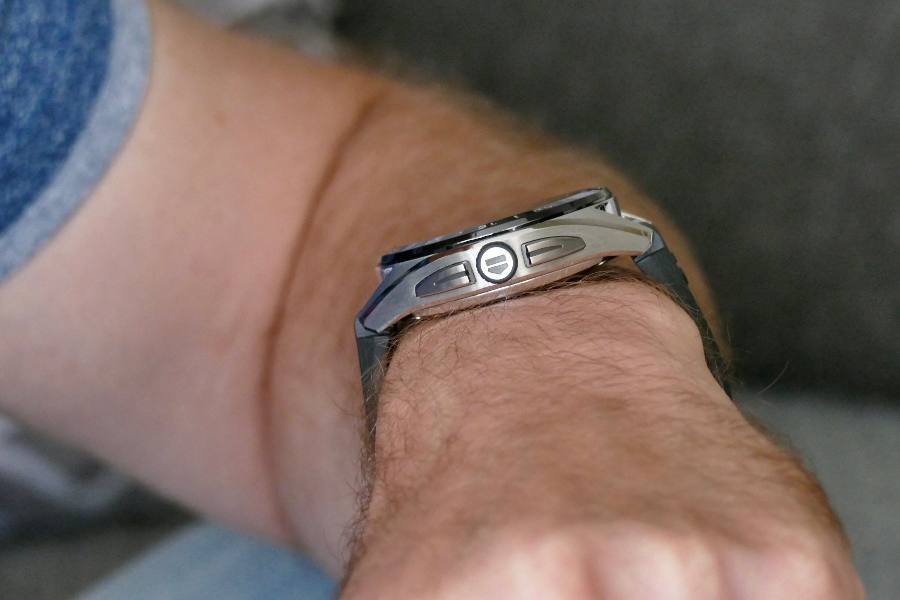 The side profile of the Tag Heuer Connected Calbre E4 45mm.