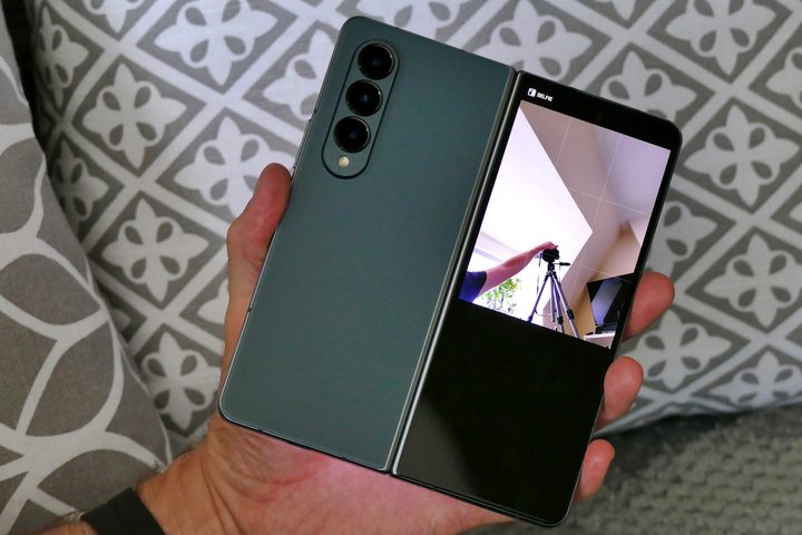 The Cover Screen active as a camera preview on the Galaxy Z Fold 4.