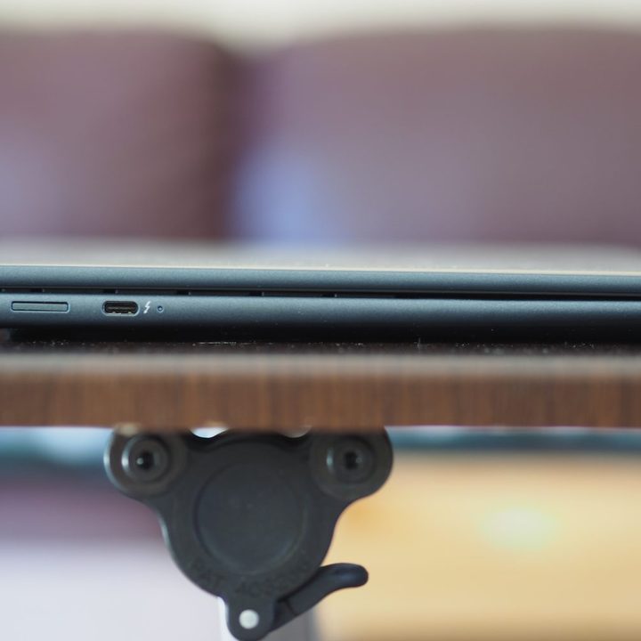 HP Elite Dragonfly G3 left side view showing ports.