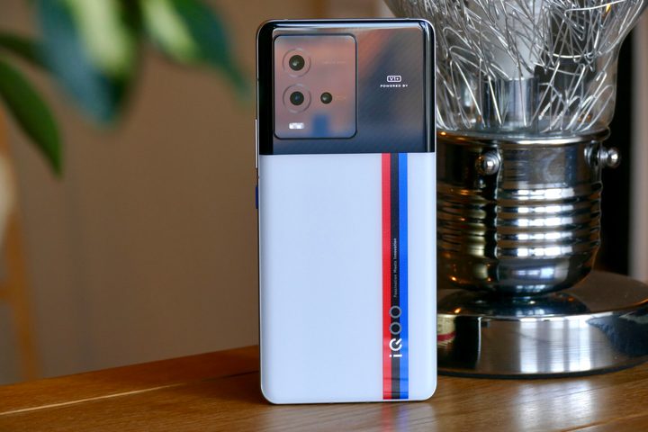 The iQoo 9T Legend showing its rear panel design.