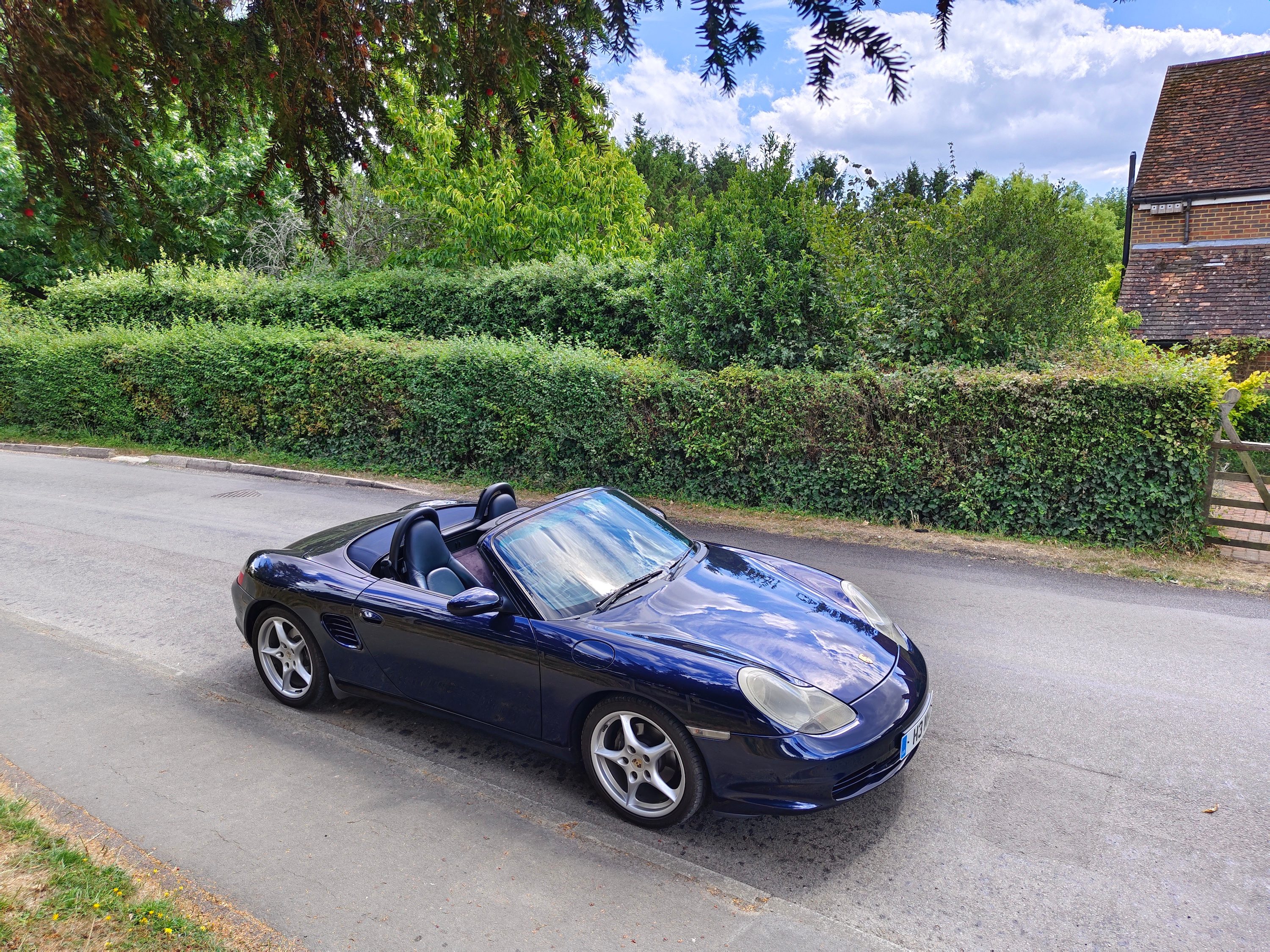 Photo of a car taken with the iQoo 9T.