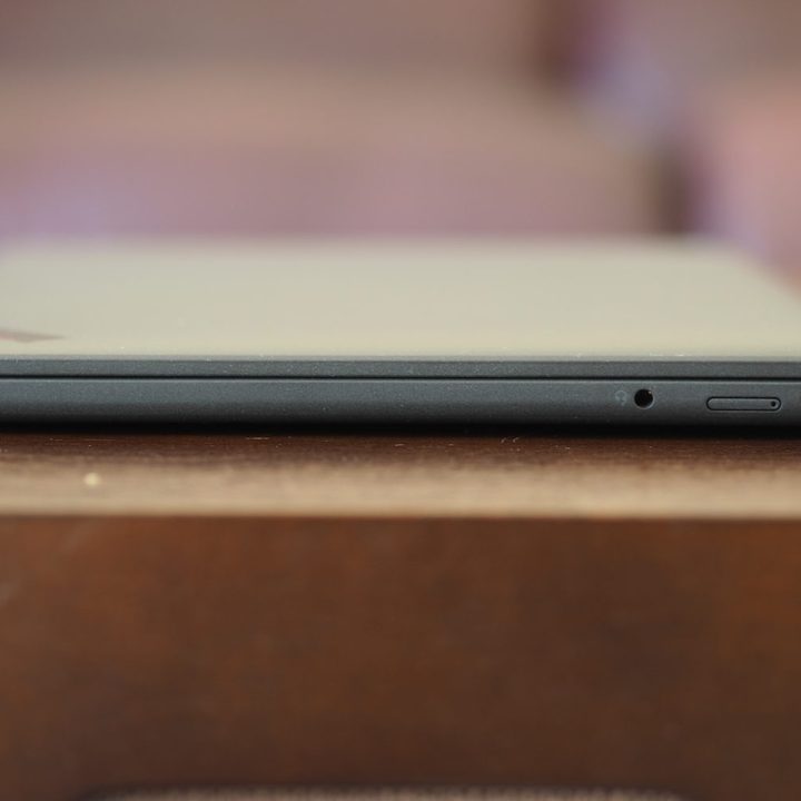 lenovo thinkpad x13s review right side