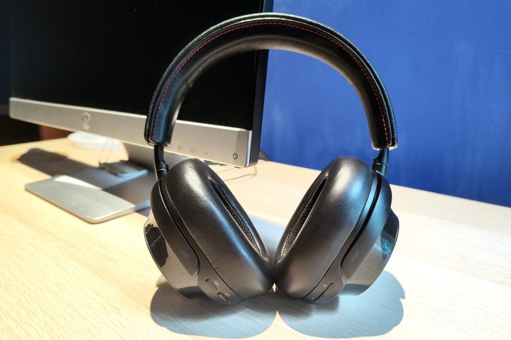 Mark Levinson No. 5909 headphones.
