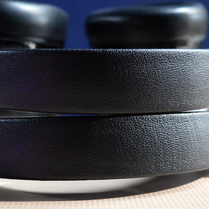 Mark Levinson No. 5909 and Master & Dynamic MW75 comparison: headbands
