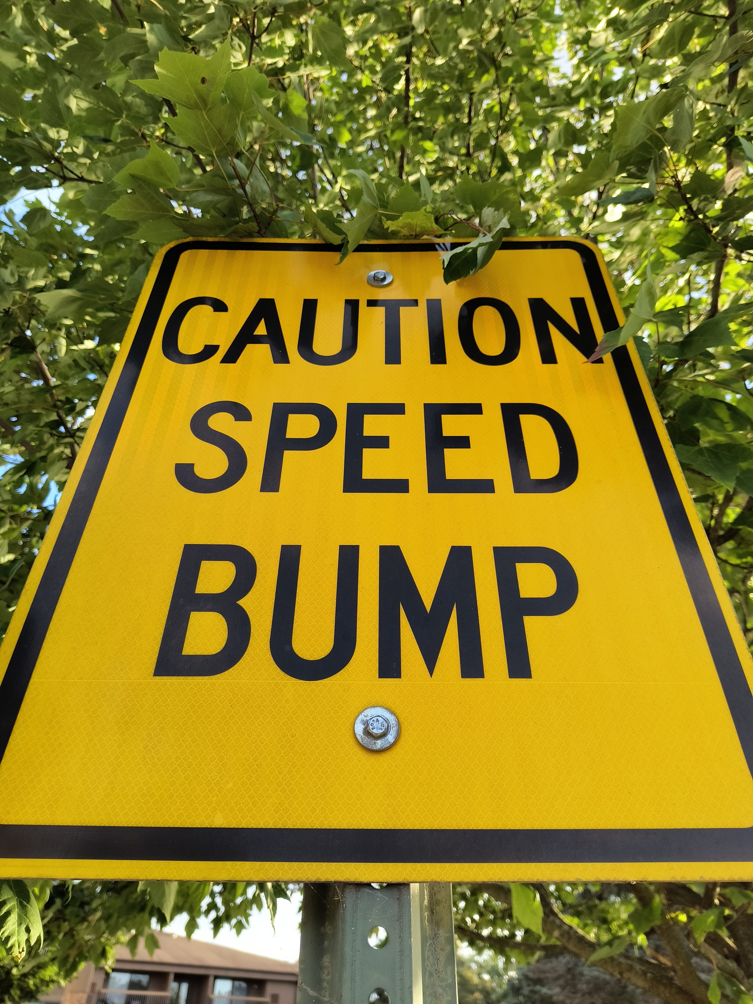 Camera sample of a road signfrom the Motorola Edge (2022).