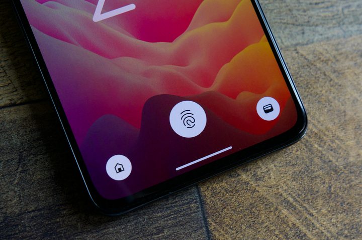 In-screen fingerprint sensor on the Motorola Edge (2022).
