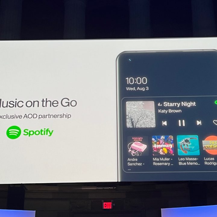 OxygenOS 13's Spotify always-on display widget.